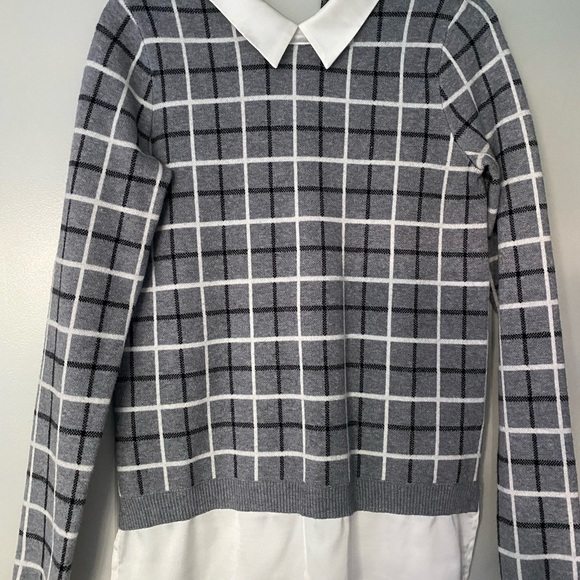 Tahari Gray Knit Top with White Trim - Picture 3 of 5